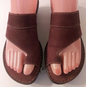 Womens ring toe sandal shoe